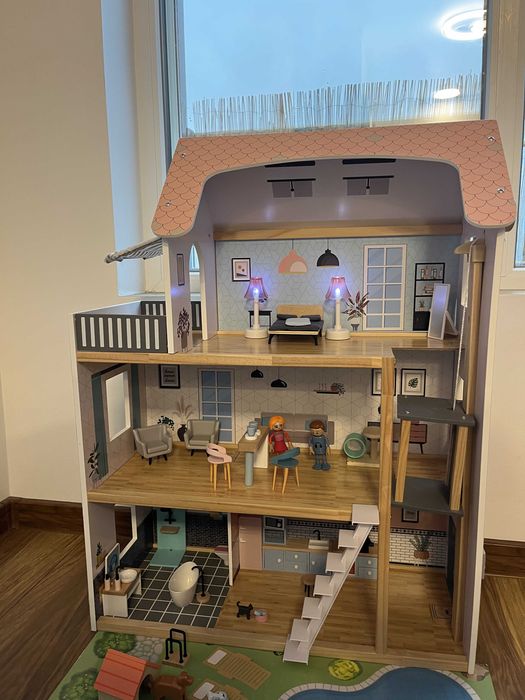 Дървена Къща за кукли