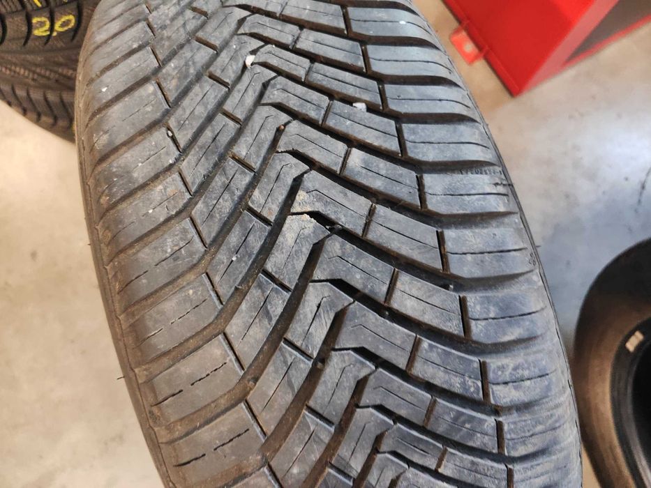 2бр.всесезонни гуми 215/55/17 Continental