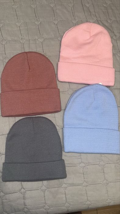 Зимние шапки новые 2500