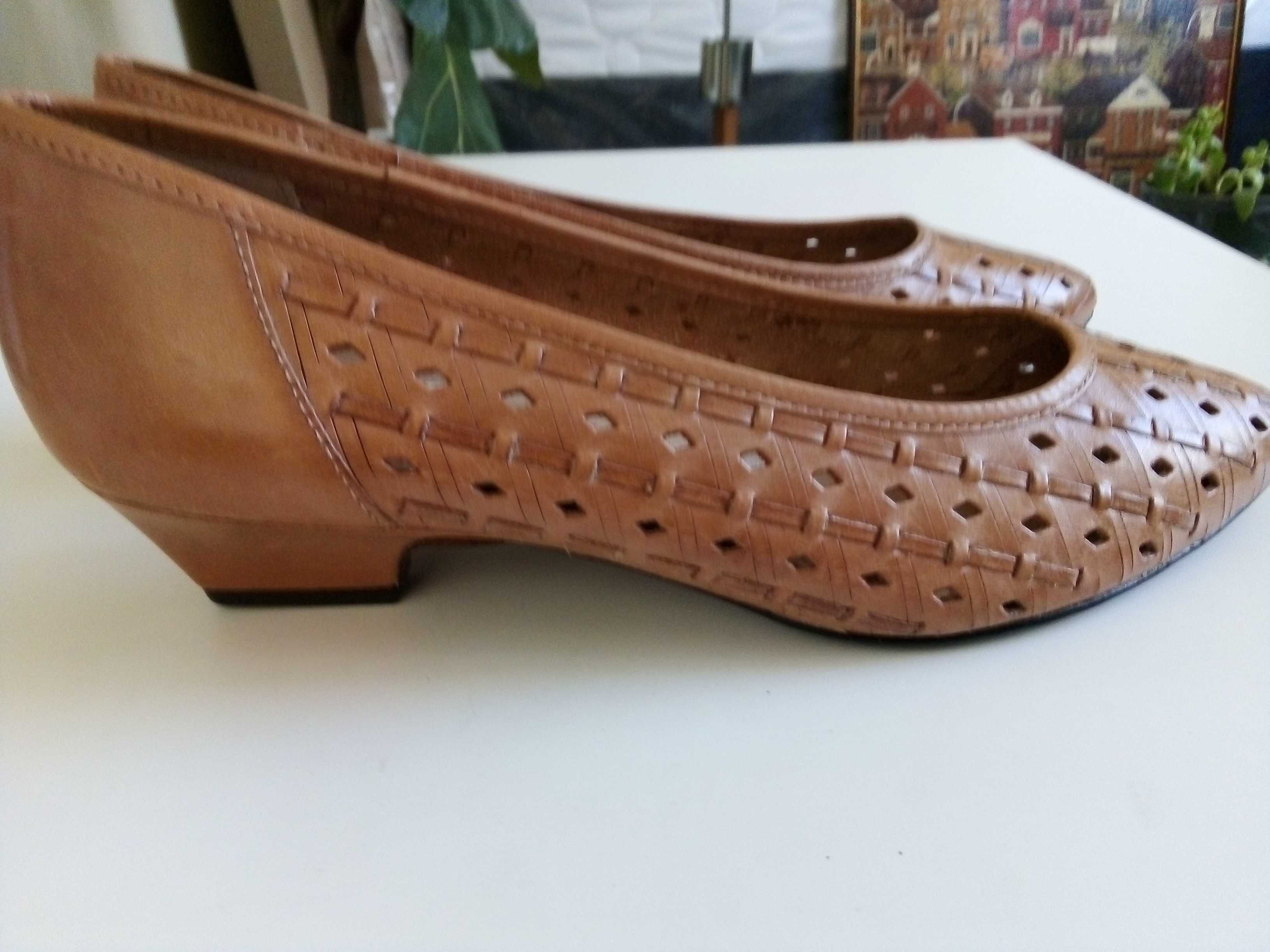 Нови елегантни дамски обувки естествена кожа/ номер 9