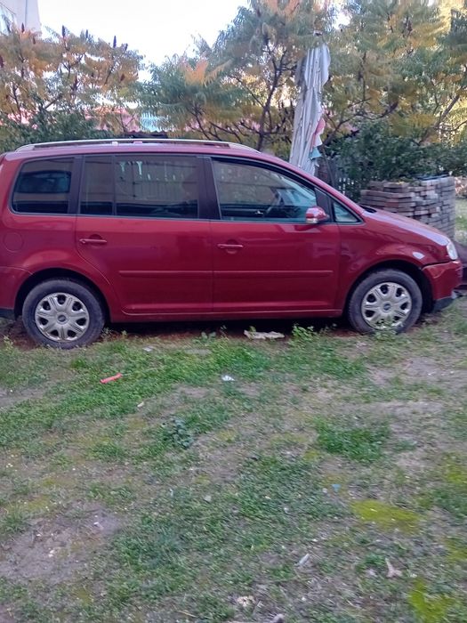 Vând Volkswagen Touran