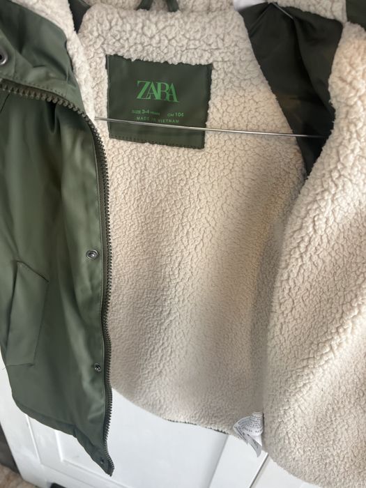 Geaca Zara impermeabila 3 / 4 ani - marimea  104