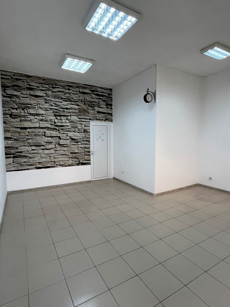 Дава се под наем Магазин в Пазарджик, Руски - 37 кв.м за 255 € - Снимка #4