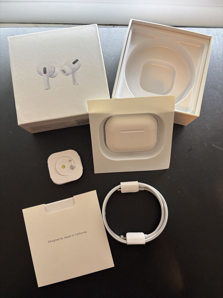 Apple AirPods Pro чисто нови!
