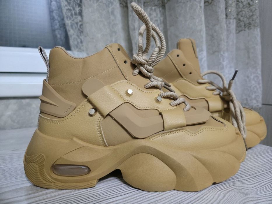 Кроссовки новые м