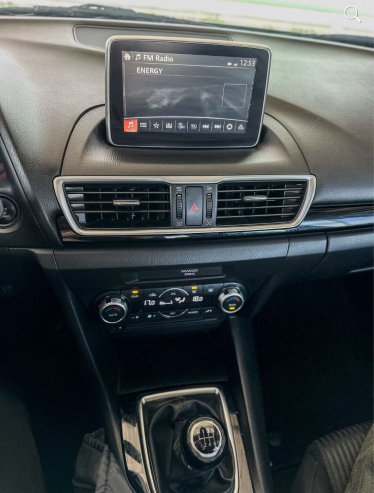 Продавам Mazda 3 2014