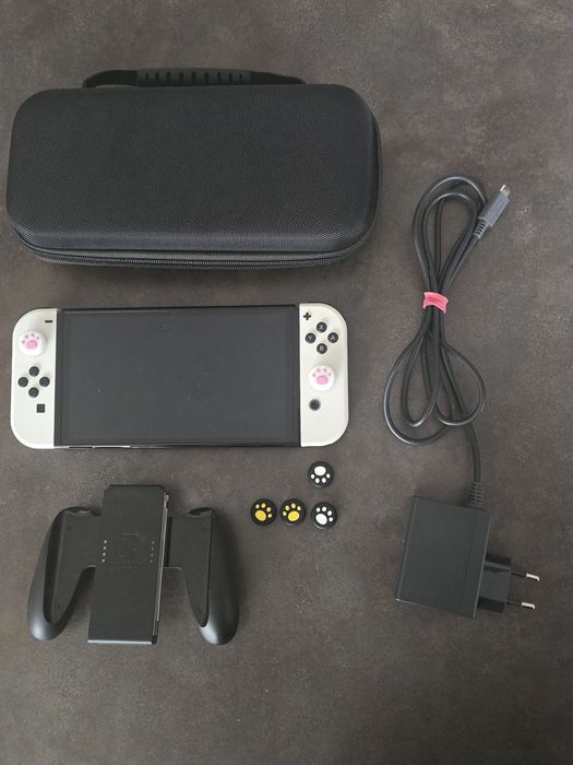 Nintendo Switch + accessorii + joc Minecraft