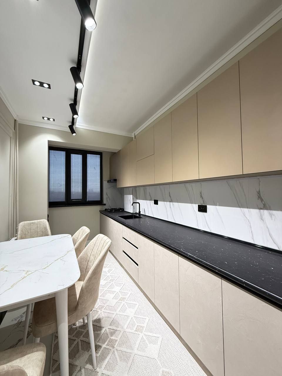 Продается 3х ком квартира на Дружбе Народов, ор-р: Камолон Ош, 72 м²