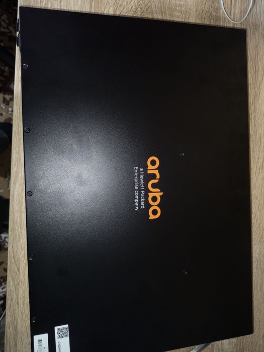 Switch aruba 24 porturi