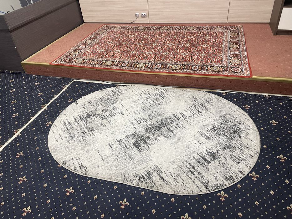 Продам 2 ковра в хорошем состоянии