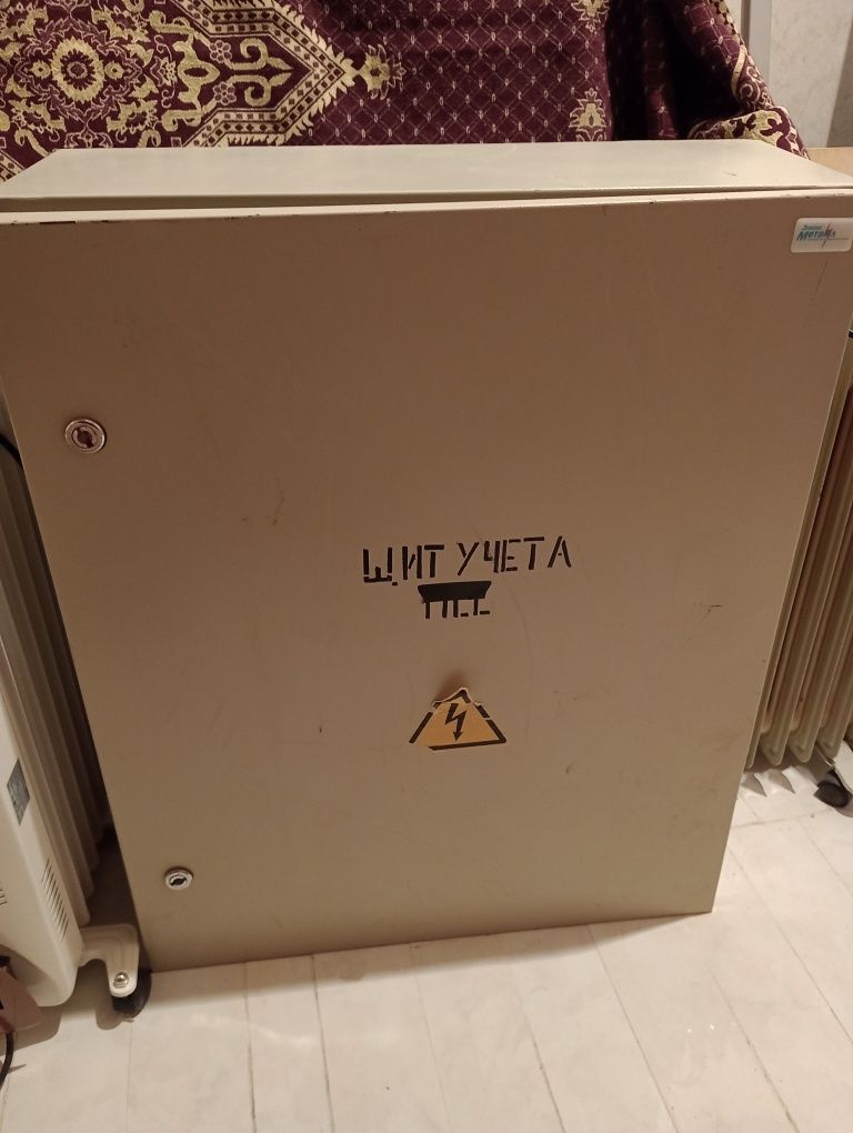 Трансформатор, счётчик и автомат.