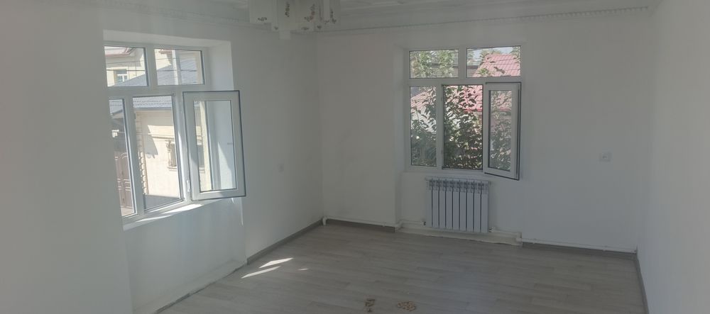 Продам дом Мирабатский район 7 комнат 3.5 соток на земле 2 дома выез