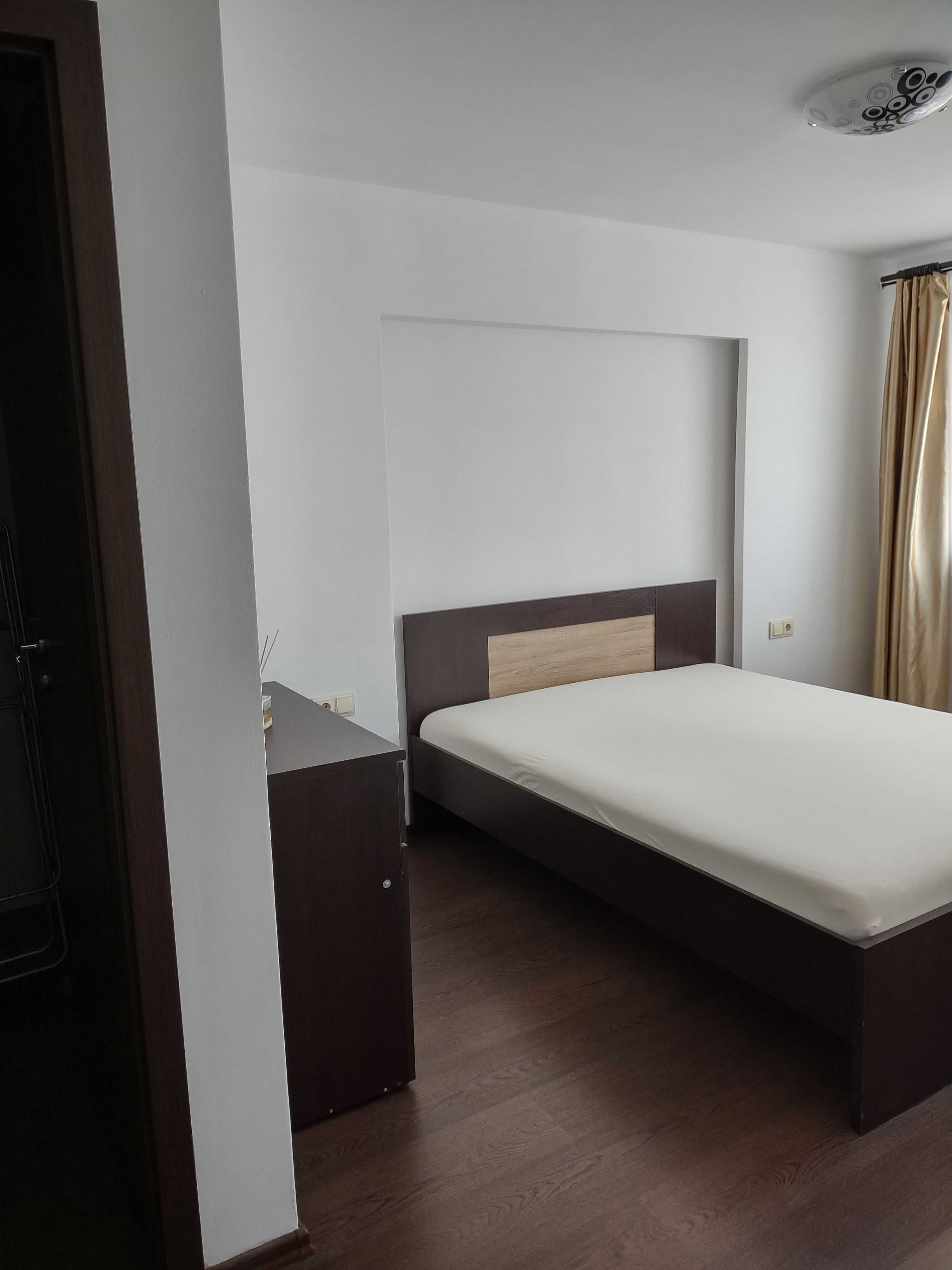 Proprietar inchiriez apartament 2 camere pe Bulevardul Revolutiei