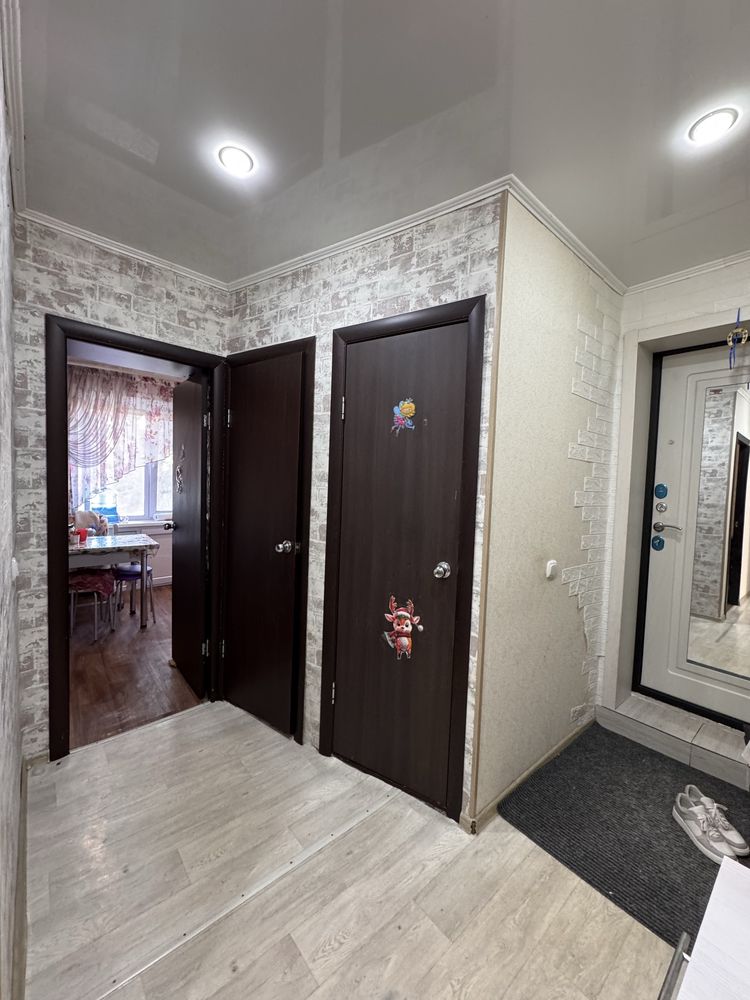 Продам 2 ком, 6 мкр, распошонка, 2 этаж, 10,5 млн!!!