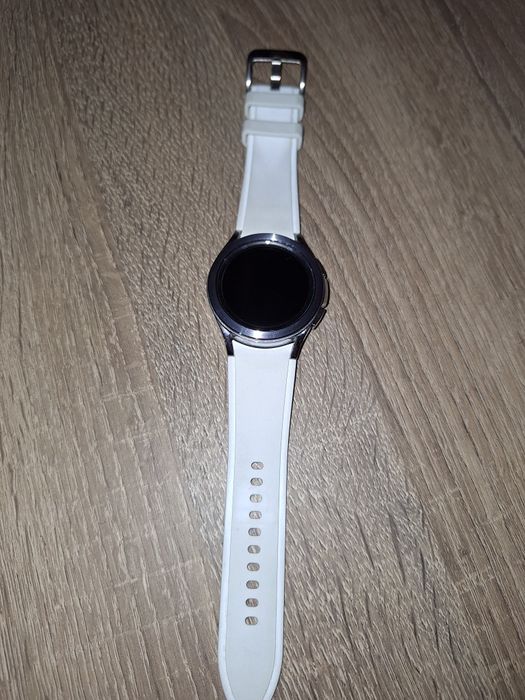 Смарт часовник Samsung Galaxy Watch