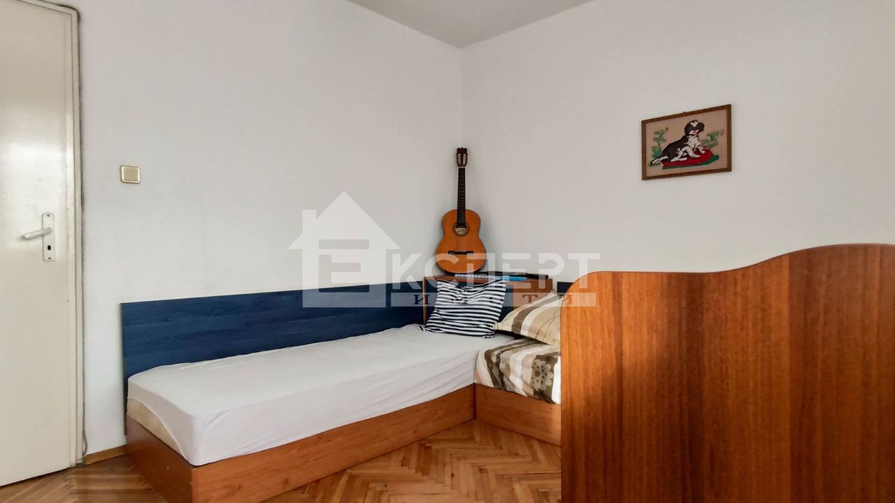 Продава се Тристаен апартамент в Пловдив, Кючук Париж - 82 кв.м за 1891 €/кв.м - Снимка #8