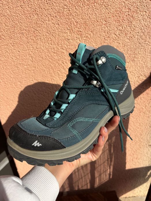 ДАМСКИ ОБУВКИ
ЗА планински преходи, Quechua 40 номер/ 25,5 см