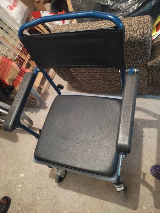 Продавам нов санитарен стол