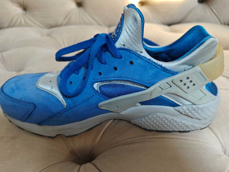 Nike Air Huarache originali purtați de câteva ori.