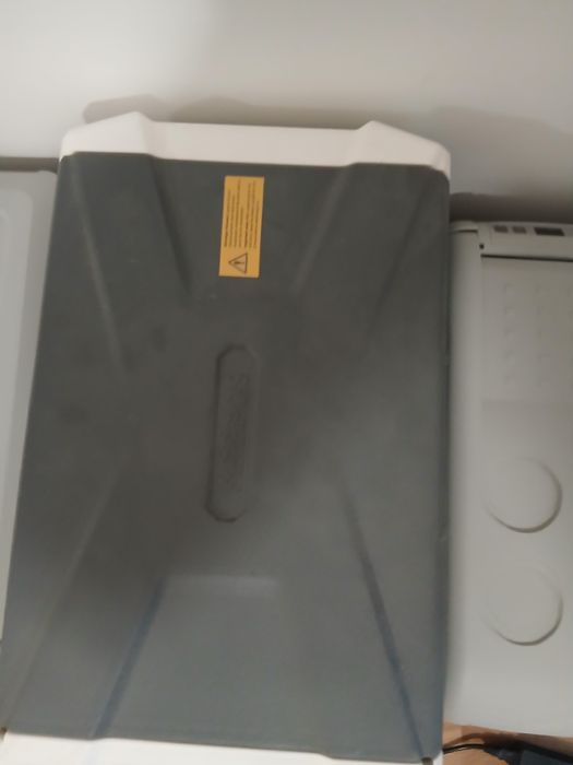 Мобилен хладилник фризер на 12/24/220 волта