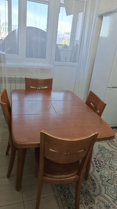 Стол и стулья для кухни