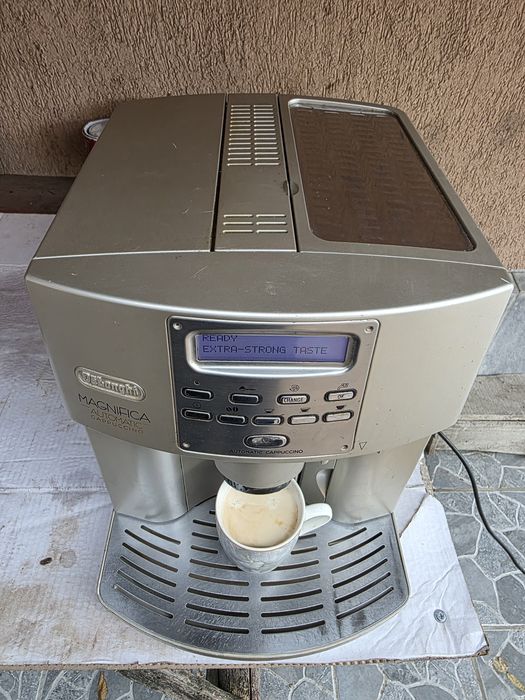 Vând expresor de cafea Delonghi Magnifica Automatic Cappuccino