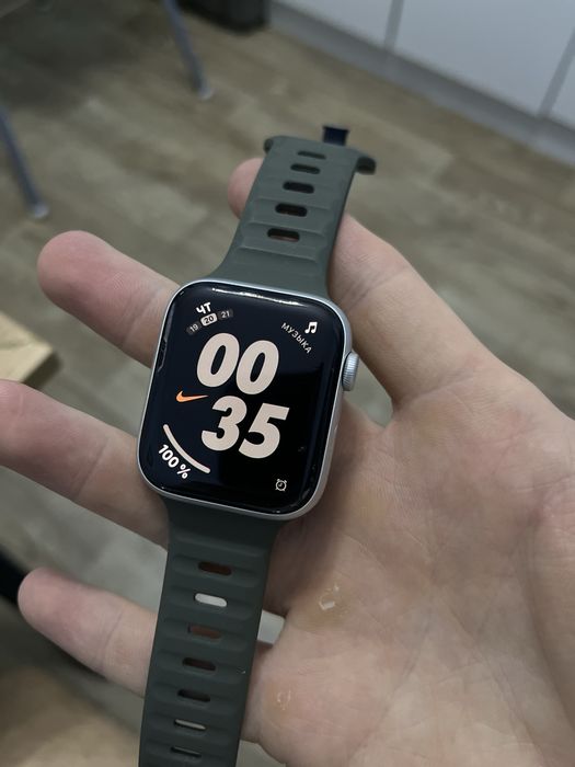 Продаю из за ненадобности SE 44mm NIKE