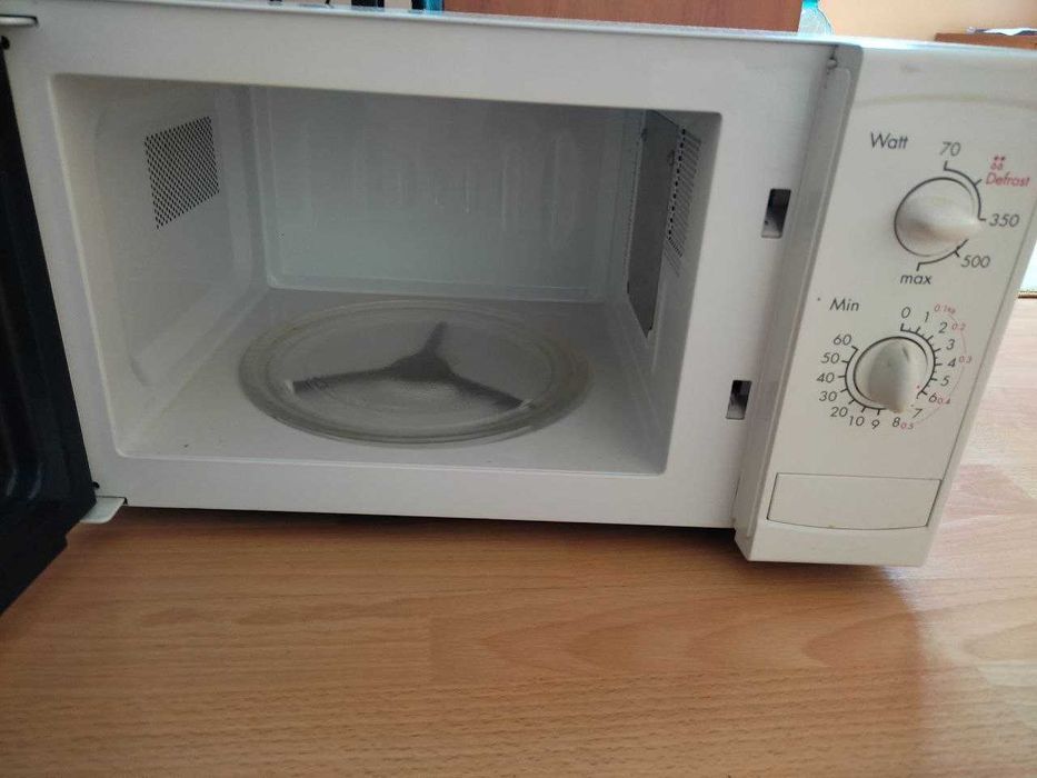 Cuptor cu microunde LG 700W