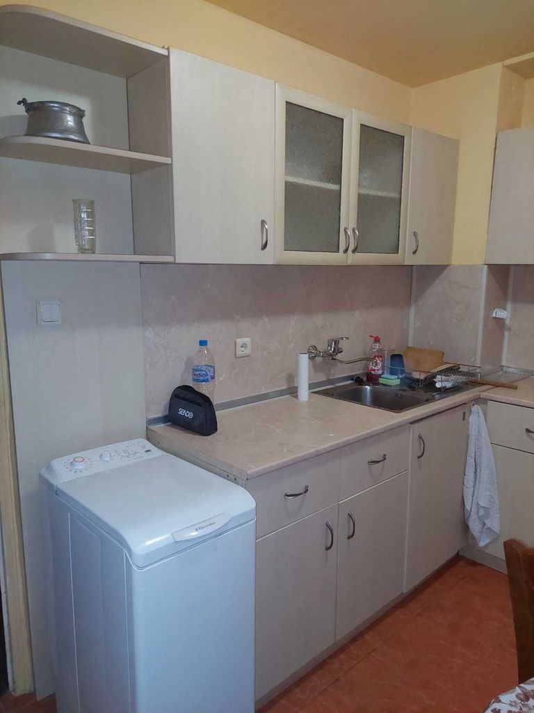 Дава се под наем Двустаен апартамент в Варна, Левски - 64 кв.м за 433.5 € - Снимка #1