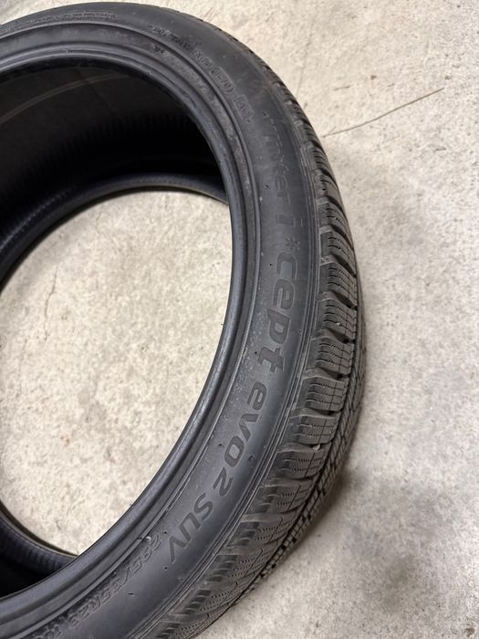 Vând 2 Anvelope de iarna Hankook 295 35 23 Winter I cept Evo2 SUV 108W