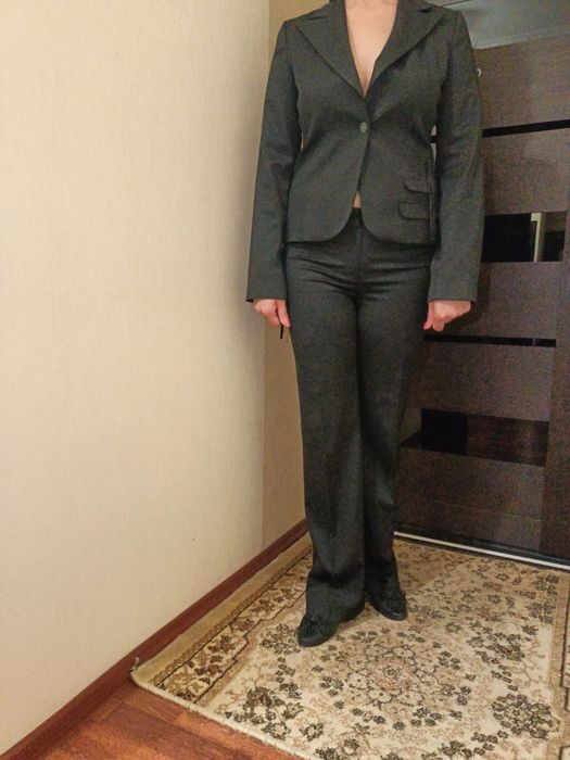 Продам женский костюм. Отличное состояние. Р-р 48-50. Торг.Б/у. Торг.