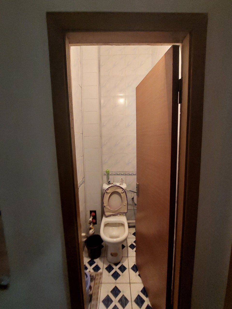 Qarshi Shahar markazidagi 3 xonali (+3 balkon) kvartira sotiladi