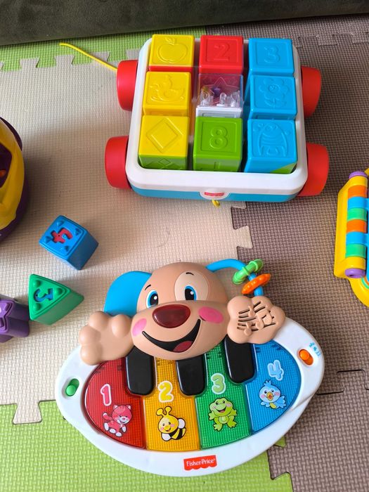 Музикални и други играчки Fisher price