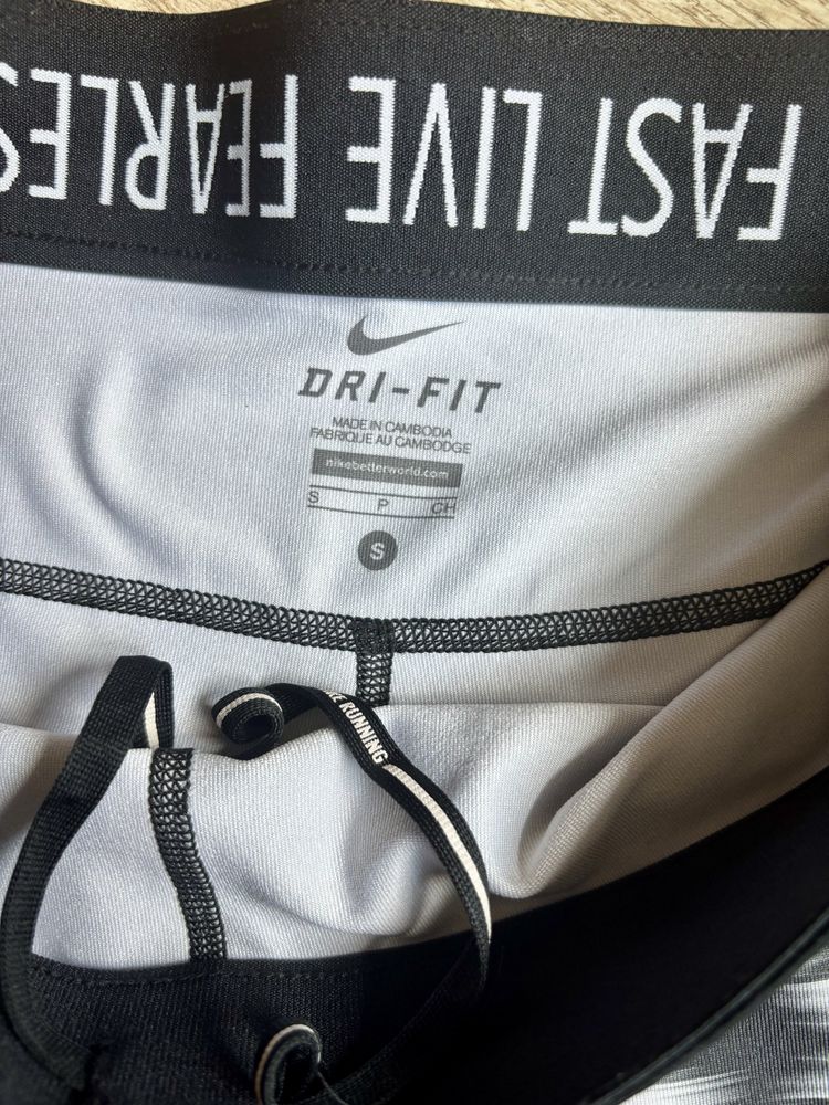 Дамски спортни шорти Nike Dri- Fit / S