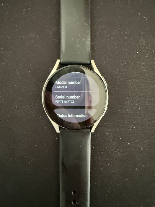 Vand Samsung Galaxy Watch 5 40mm + cadou 3 brățări silicon