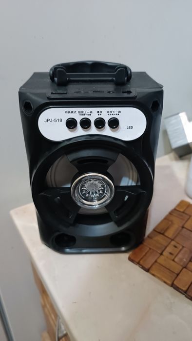 Продам блютуз колонку