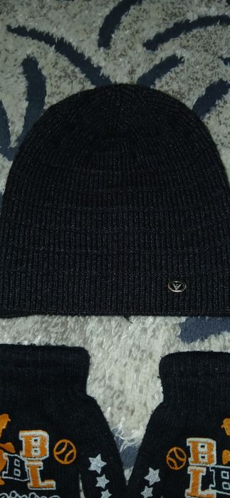 Продаётся детская шапка на мальчика и перчатки