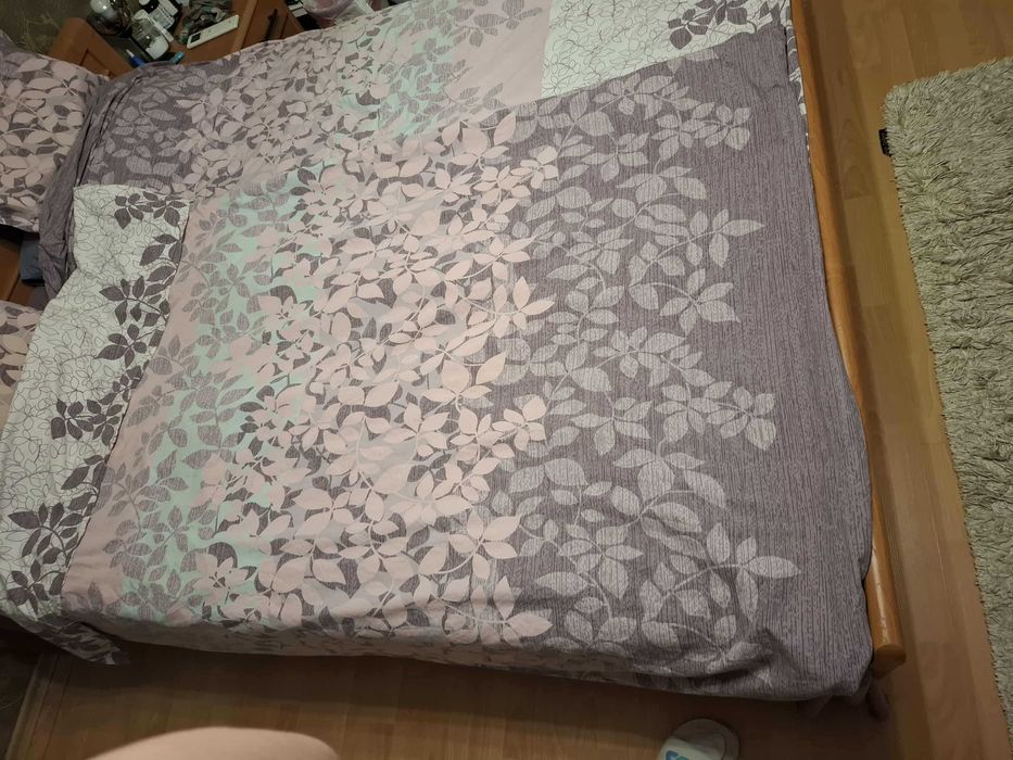 спалня с гардероб шкафчета, комод и тоалетка