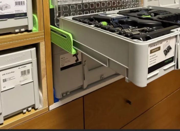 Релси за монтаж на куфари Festool – практична система за организация!