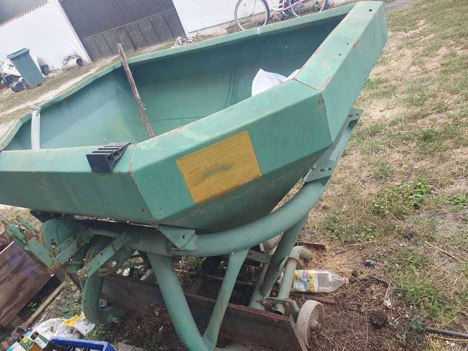 Vând distribuitor îngrășăminte Amazone