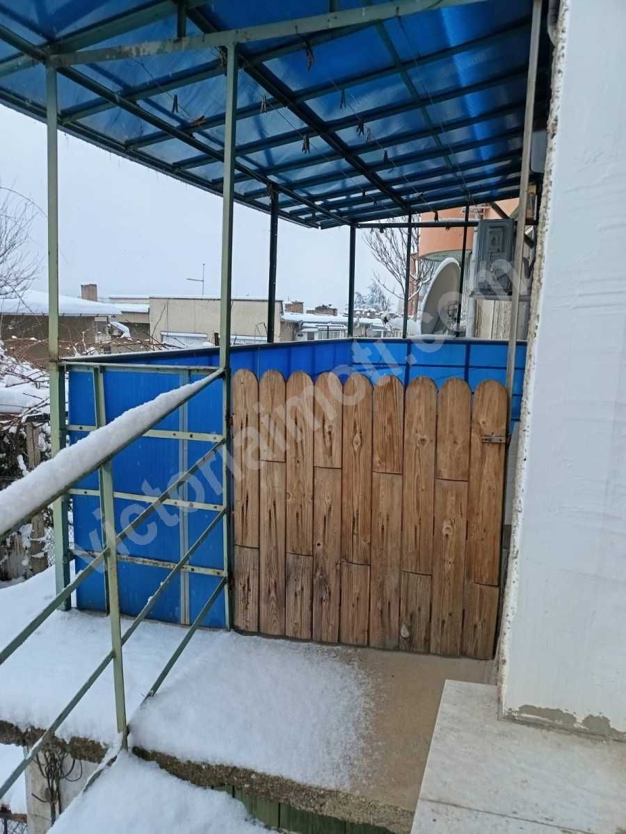 Партерен етаж, идеален център!