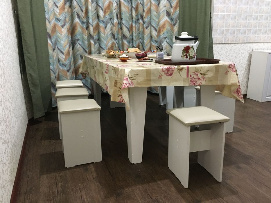 Стол со стульями, стулья 8 шт,  стол 2*90 материал ЛДСП