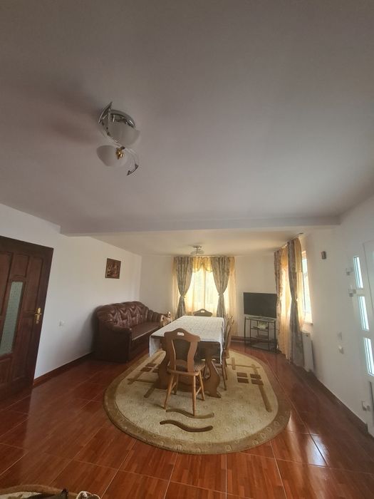Vila de închiriat/Revelion disponibilă