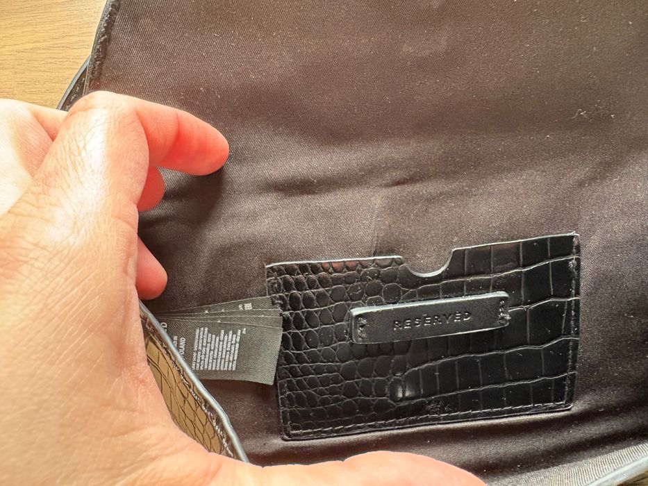 Borseta neagra Reserved