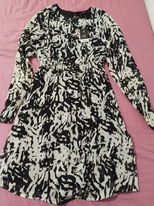 Дамска рокля с дълъг ръкав