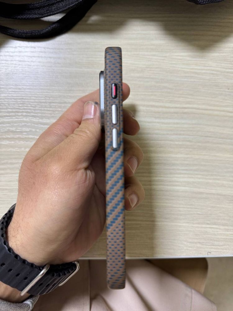 Продаётся Iphone 15 pro 128 Natural Titan 780$