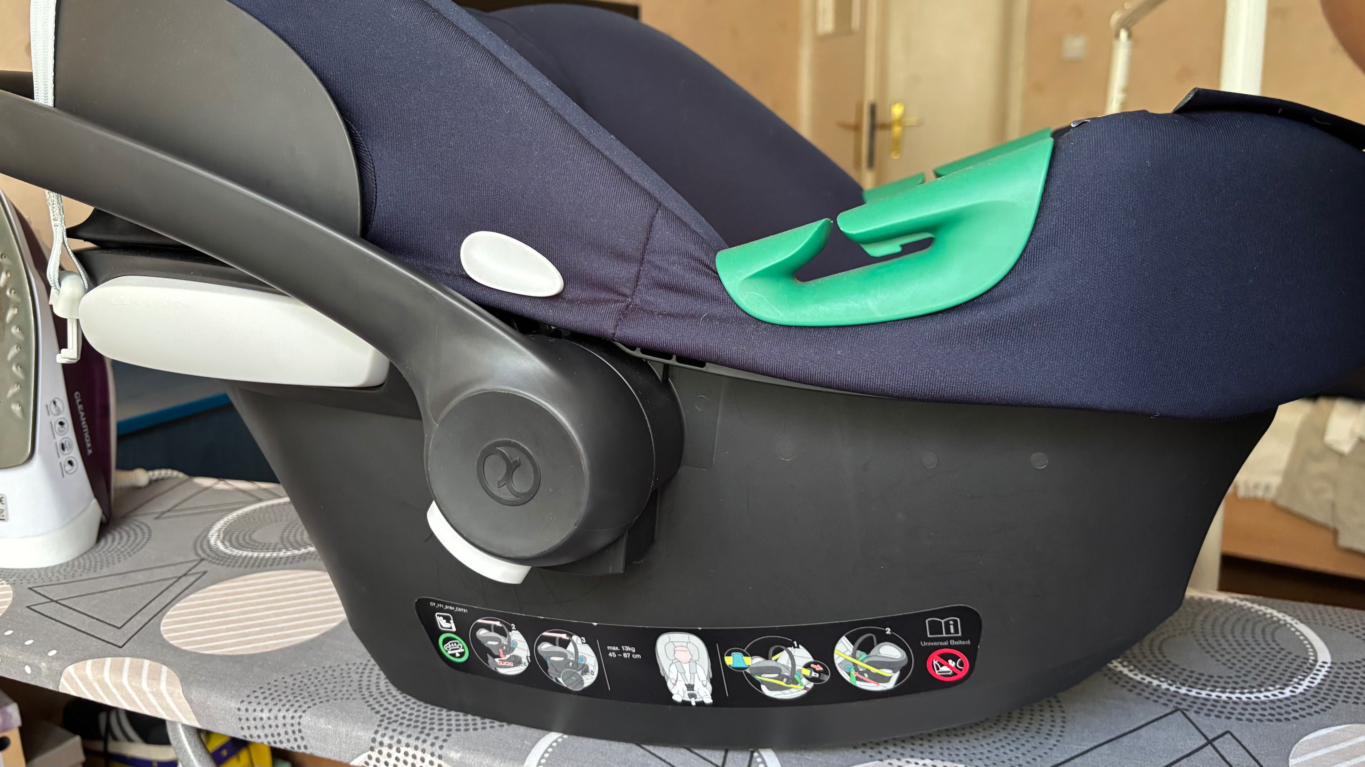 Стол кошница за кола CYBEX Aton B2 с адаптери