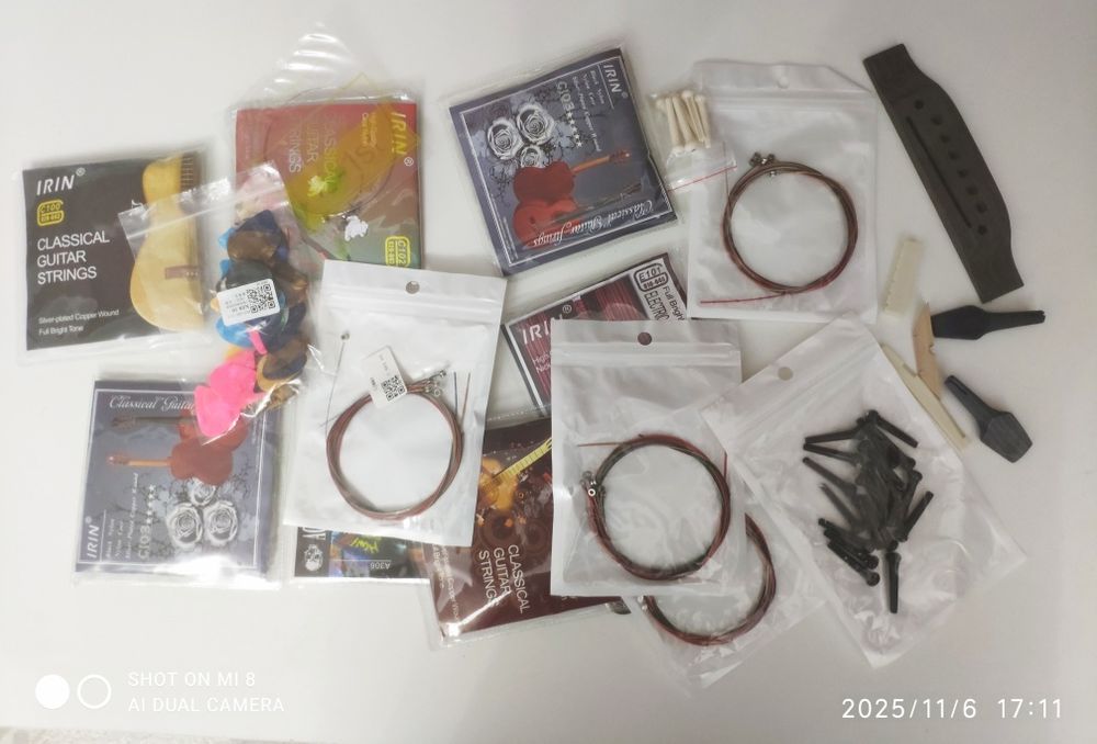 Продам новые струны в пачках колки порожки медиаторы  бриджи еще друго