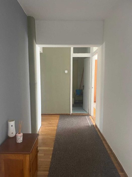 B-dul Traian, 4 camere 2 bai, etaj 6,mobilat si utilat clasic,300 euro