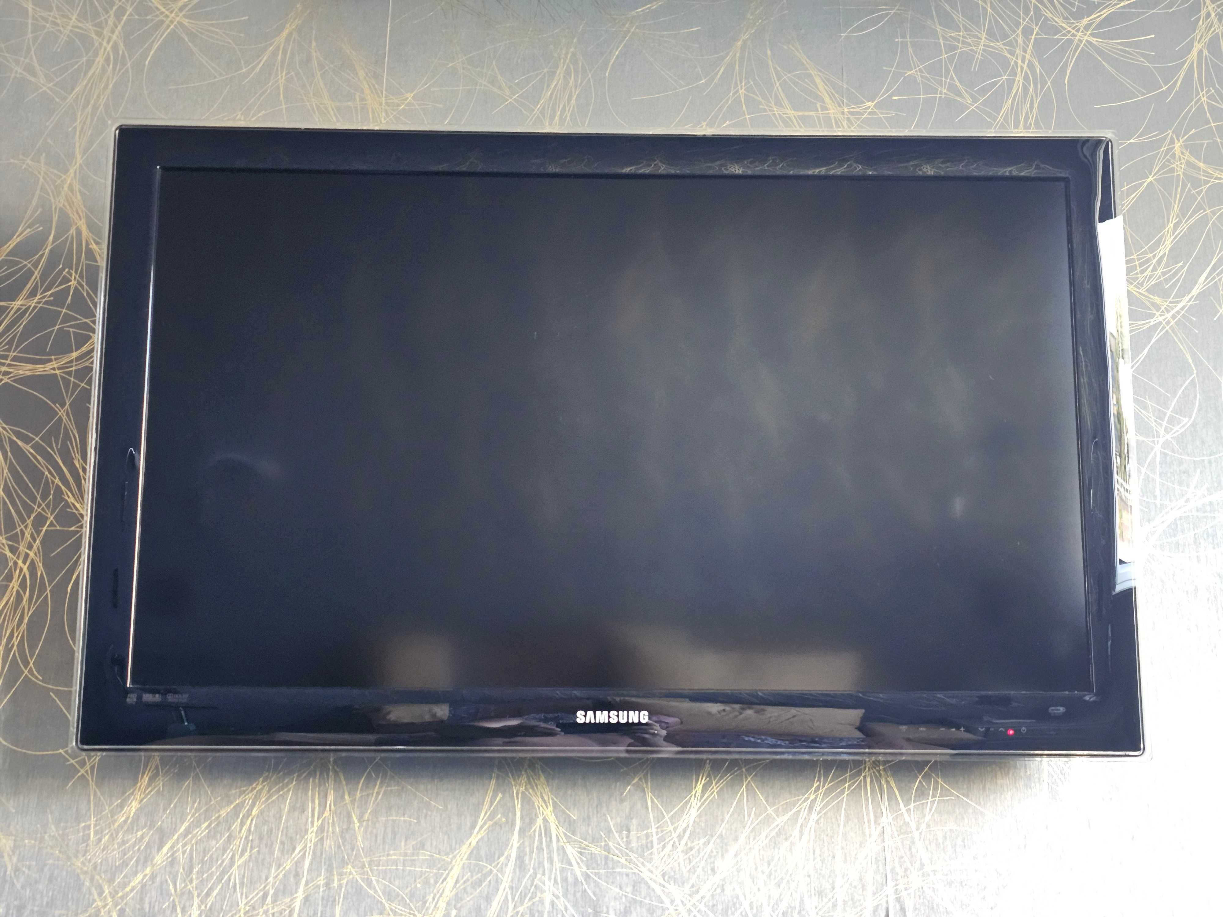 Продавам телевизор Samsung LE40B554M2P